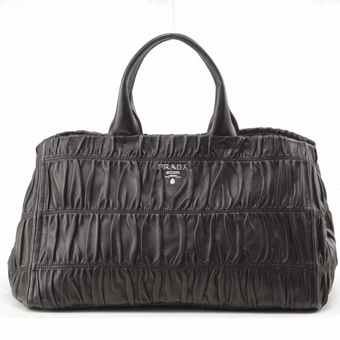 PRADA プラダ バッグ コピー NAPPA GAUFRE トートバッグ BN1872QRD002 ロゴ入り